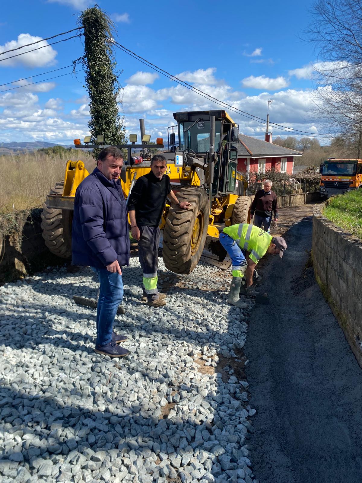 O alcalde, Eloy Pérez, comprobou o avance das obras.
