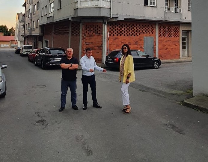 O equipo de Goberno supervisando o estado das rúas.