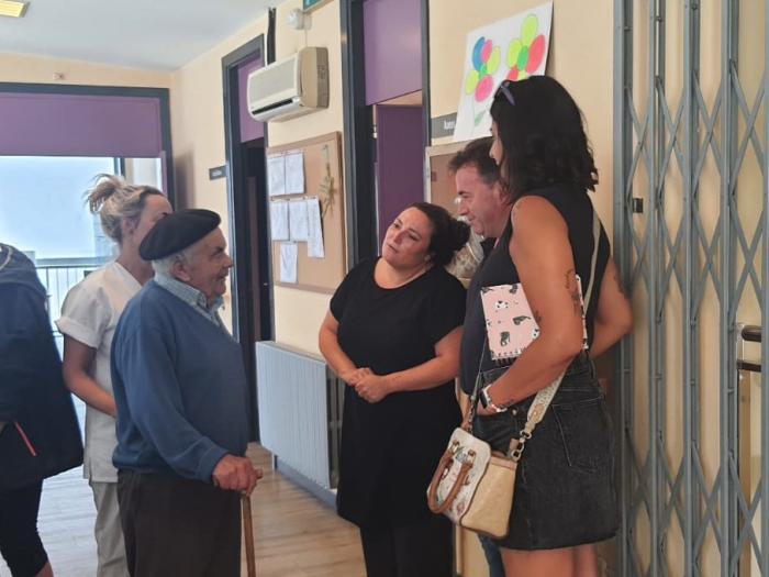 Eloy Pérez y Jéssica Rodríguez durante su visita al Centro de Día de Monterroso.